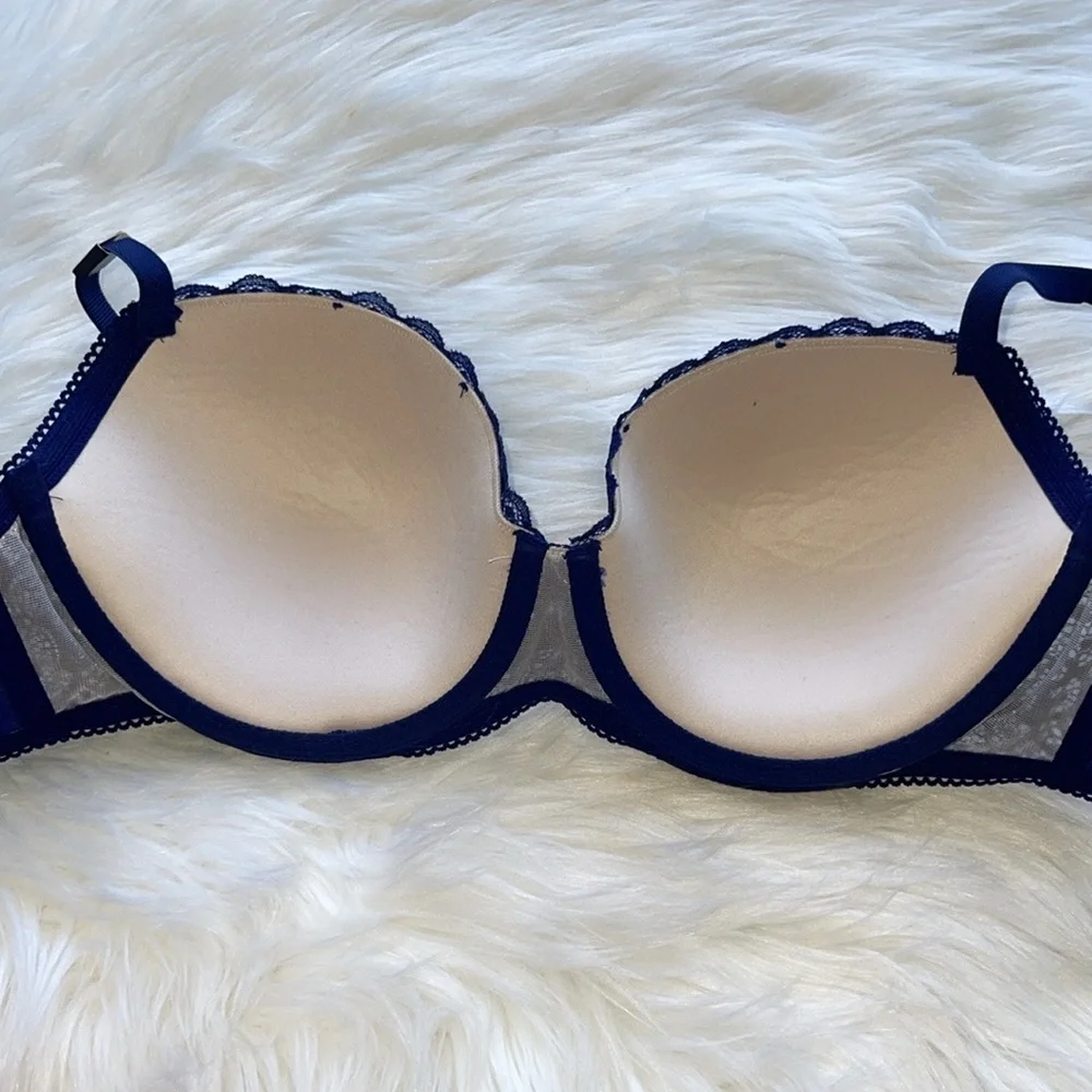 Victoria’s Secret Dream Angel Lined Demi Bra.size 32DDD. NWT Regular price 59.5$